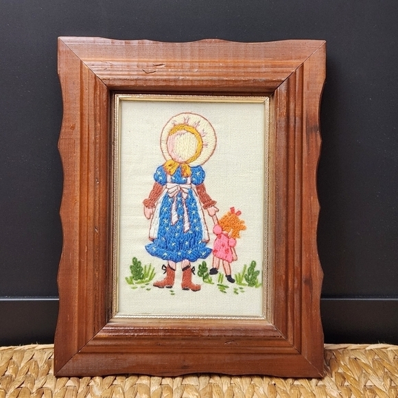 VINTAGE Framed Embroidery Art.  Girl in Bonnet & Patriotic Dress with Doll - Picture 1 of 6